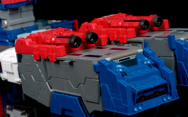 Fortress Maximus Titan Class SDCC Exclusive  | Transformers Generations Titans Return