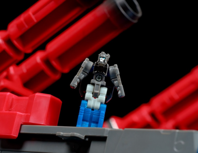 Fortress Maximus Titan Class SDCC Exclusive  | Transformers Generations Titans Return