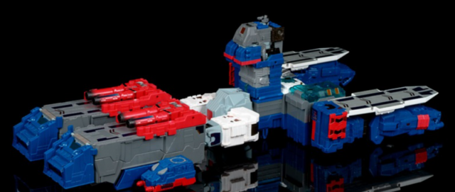 Fortress Maximus Titan Class SDCC Exclusive  | Transformers Generations Titans Return