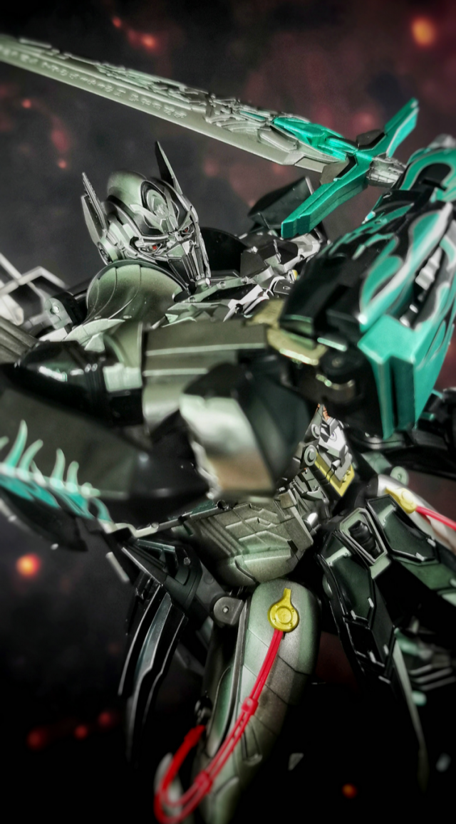 R-02B Challenger Black Version | Unique Toys