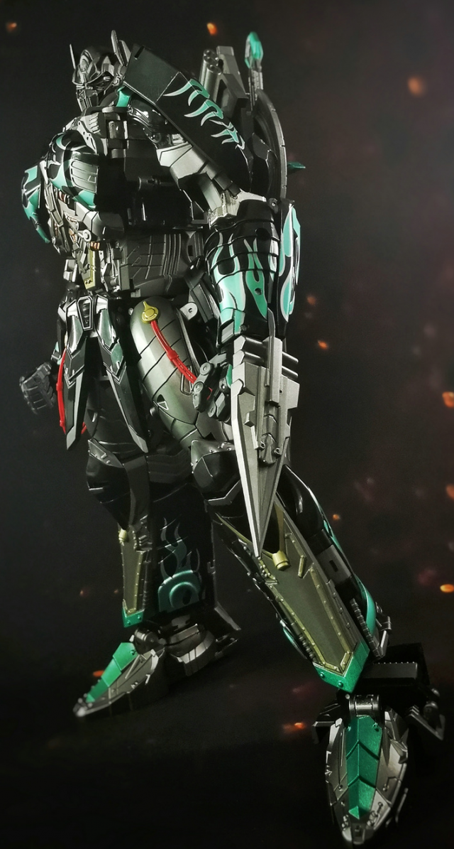R-02B Challenger Black Version | Unique Toys