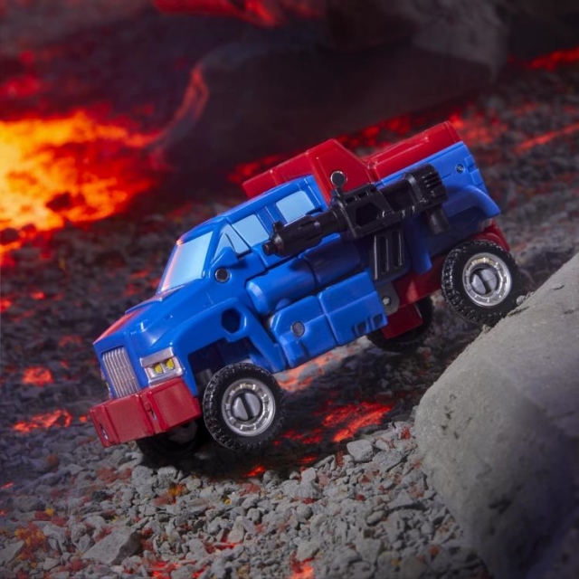 G1 Universe Autobot Gears Deluxe Class | Transformers: Legacy United
