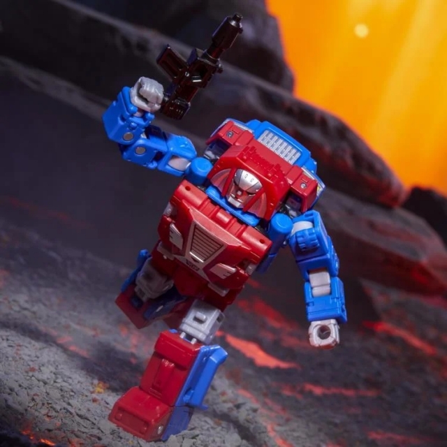 G1 Universe Autobot Gears Deluxe Class | Transformers: Legacy United