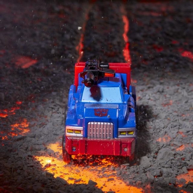 G1 Universe Autobot Gears Deluxe Class | Transformers: Legacy United