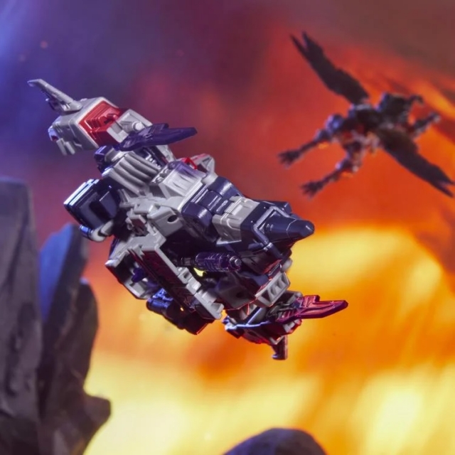 Cybertron Universe Starscream Voyager Class | Transformers: Legacy United