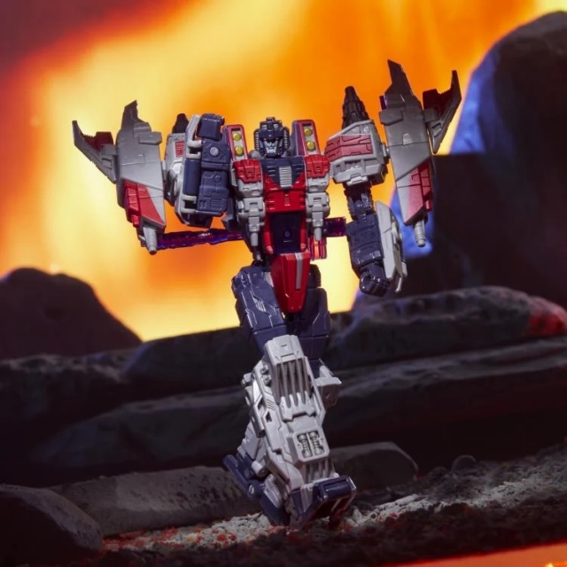 Cybertron Universe Starscream Voyager Class | Transformers: Legacy United
