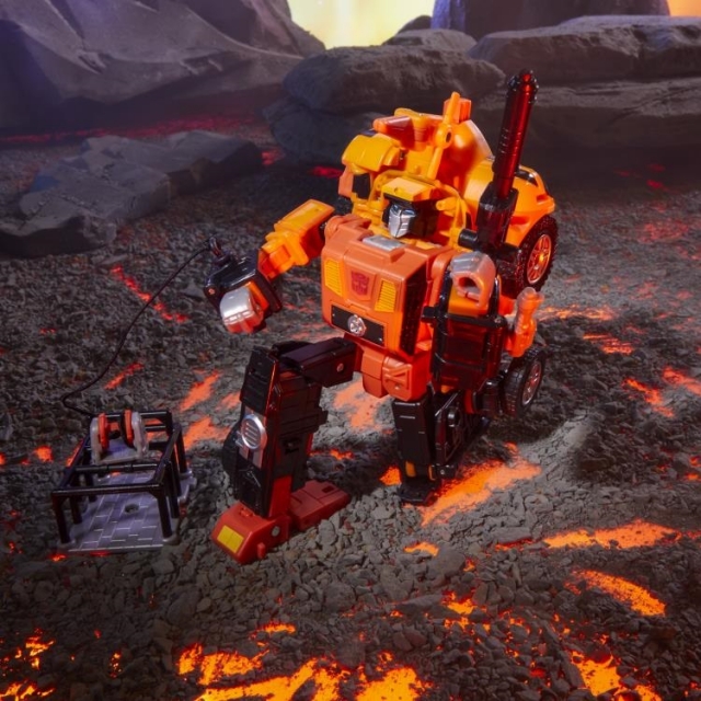 G1 Triple Changer Sandstorm Leader Class | Transformers Generations Legacy