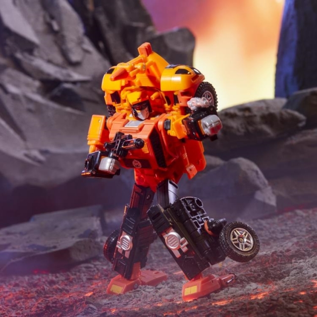 G1 Triple Changer Sandstorm Leader Class | Transformers Generations Legacy