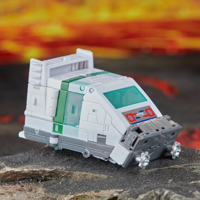Origin Wheeljack Voyager Class | Transformers: Legacy United