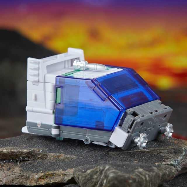 Origin Wheeljack Voyager Class | Transformers: Legacy United