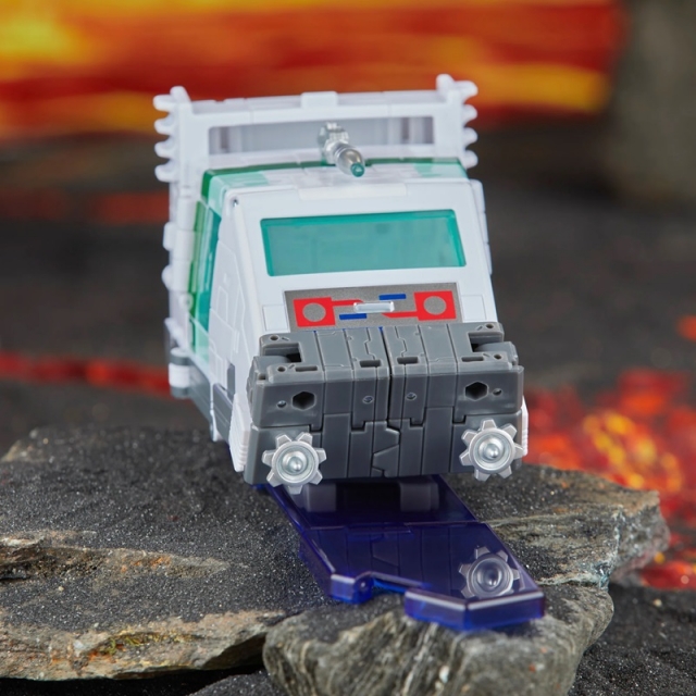 Origin Wheeljack Voyager Class | Transformers: Legacy United