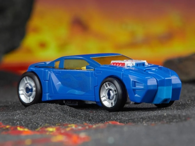 Robots in Disguise 2001 Universe Autobot Side Burn Legacy Deluxe Class | Transformers: Legacy United