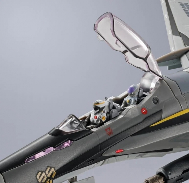 VF-25S Armored Messiah Valkyrie Ozma Lee Machine Revival Version DX Chogokin | Macross Frontier | Bandai Spirits