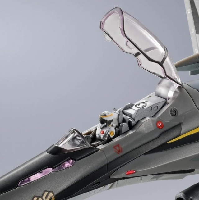 VF-25S Armored Messiah Valkyrie Ozma Lee Machine Revival Version DX Chogokin | Macross Frontier | Bandai Spirits