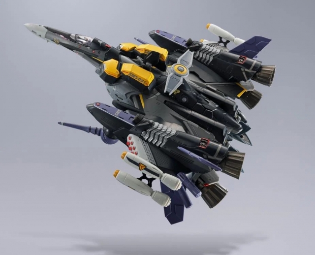 VF-25S Armored Messiah Valkyrie Ozma Lee Machine Revival Version DX Chogokin | Macross Frontier | Bandai Spirits