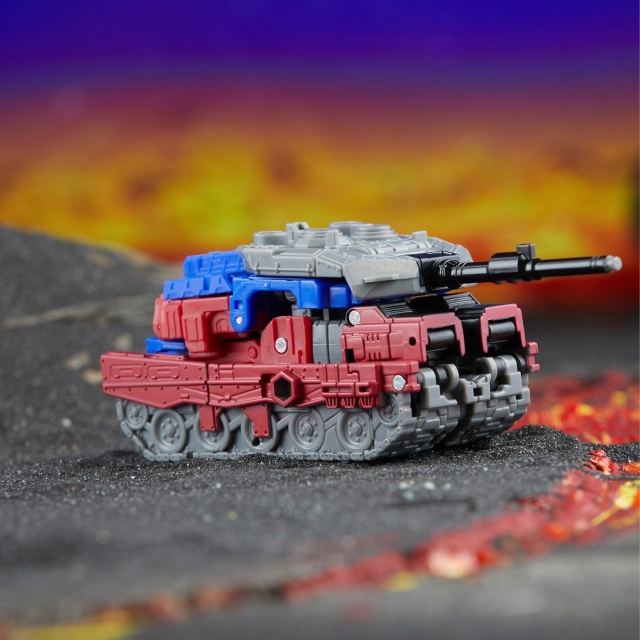 G1 Universe Autobot Quake Deluxe Class | Transformers: Legacy United