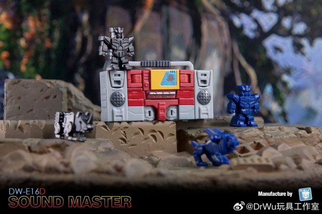 DW-E02D Monitor and DW-E16D Sound Master Battle Damaged Version Set of 2 | Dr. Wu