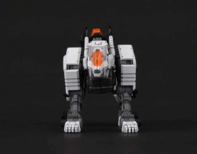 RMZ-003 Command Wolf Model Kit 1/100 Scale | Zoids Realize Model | Takara Tomy