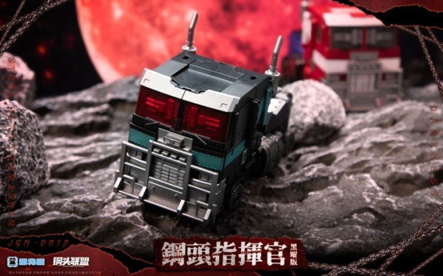JGM-01 Steel Head Commander Obsidian Edition | Super Deformed | Laser Cat Toy