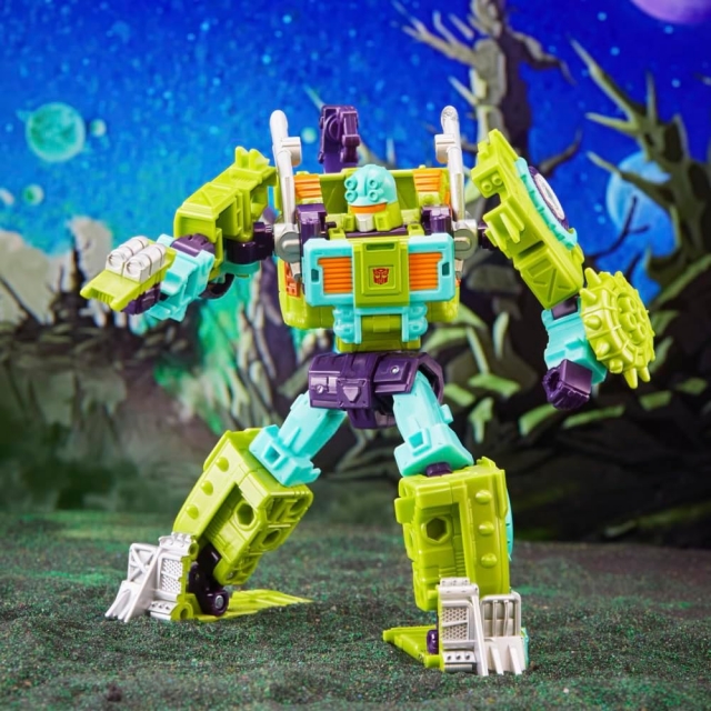 Tow-Line Robots in Disguise 2000 Deluxe Class | Transformers Generations Buzzworthy Bumblebee