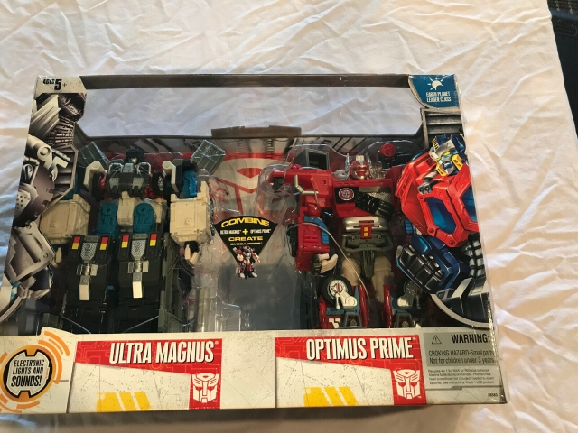 Optimus Prime and Ultra Magnus Exclusive Super Class | Transformers Cybertron
