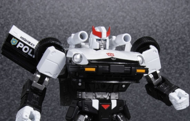 MP-17 Prowl | Transformers Masterpiece