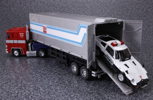 MP-17 Prowl | Transformers Masterpiece