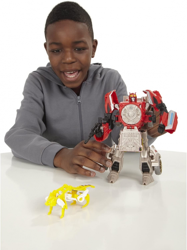 Autobot Blaster with Steeljaw Voyager Class | Transformers Generations Fall of Cybertron