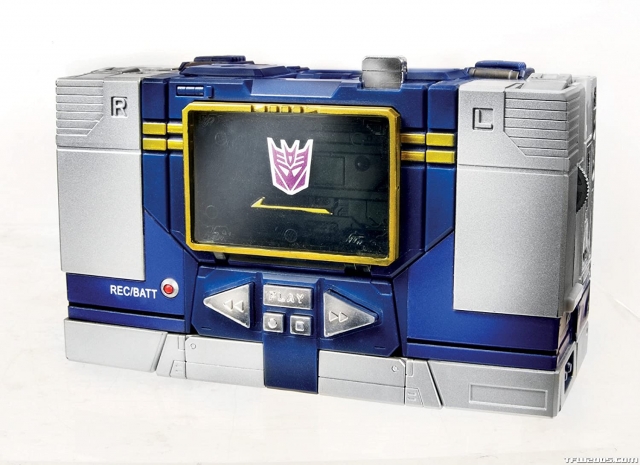 MP-02 Soundwave with 5 Cassettes | Transformers Masterpiece
