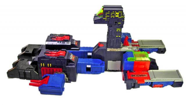 C-027 Brave Maximus Cybertron City | Transformers Car Robots Robots in Disguise