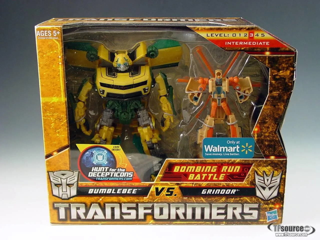 Bombing Run Battle Exclusive Bumblebee vs Grindor | Transformers Hunt for the Decepticons HFTD