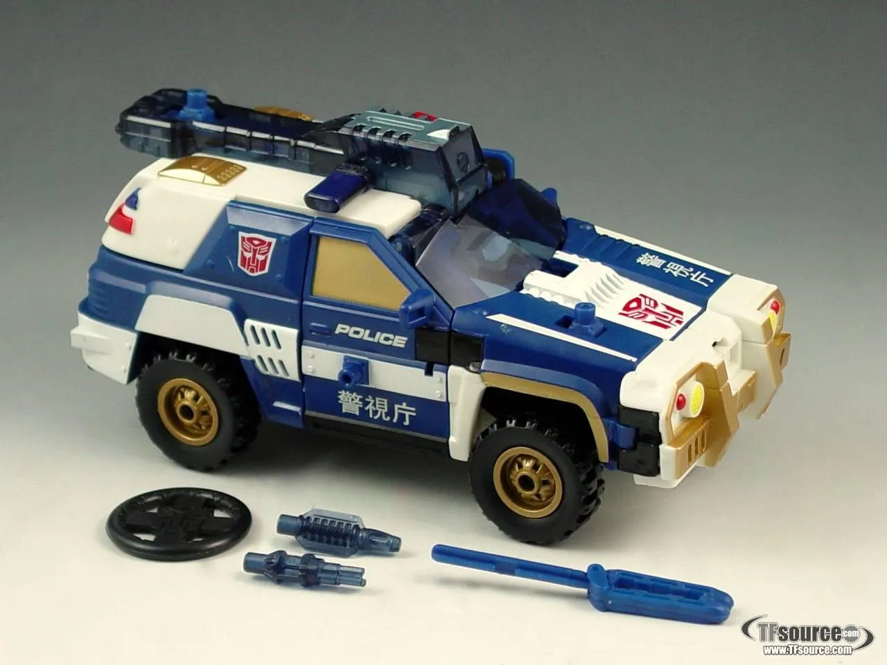 Deluxe Class Prowl with Longarm and Starscream with Zapmaster | Transformers Energon