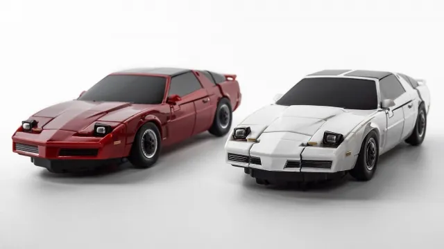 MM-6 Boost and MM-VII Hatch Toy Version | X-Transbots Master Mini