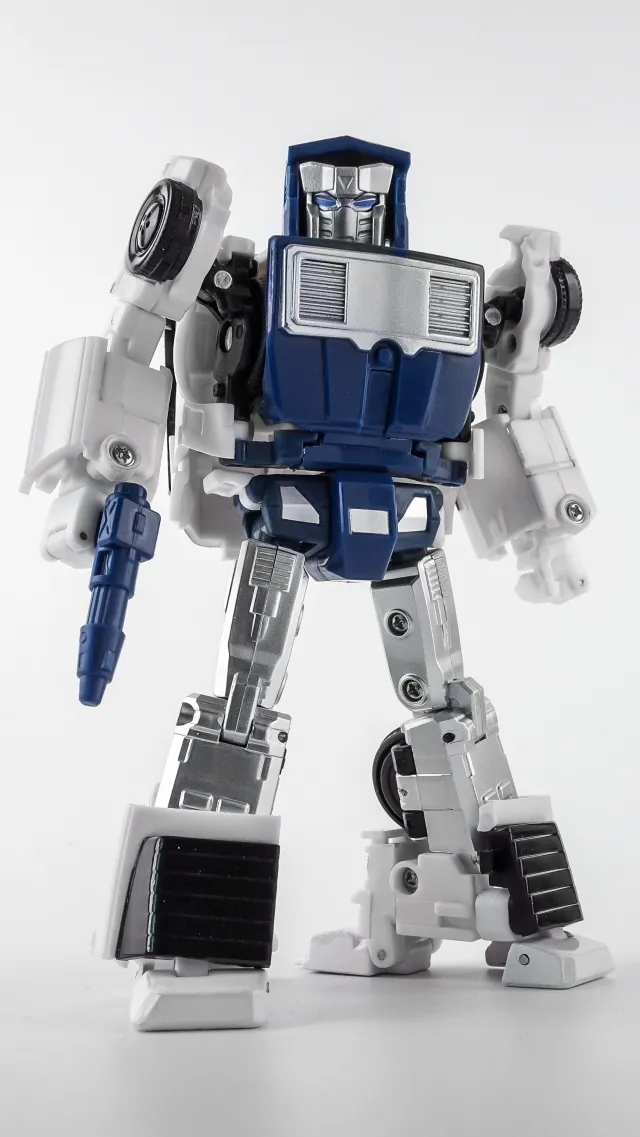 MM-6 Boost and MM-VII Hatch Toy Version | X-Transbots Master Mini