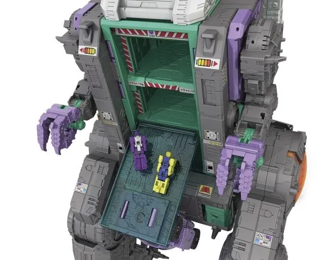 Trypticon and Full-Tilt Titan Class  | Transformers Generations Titans Return