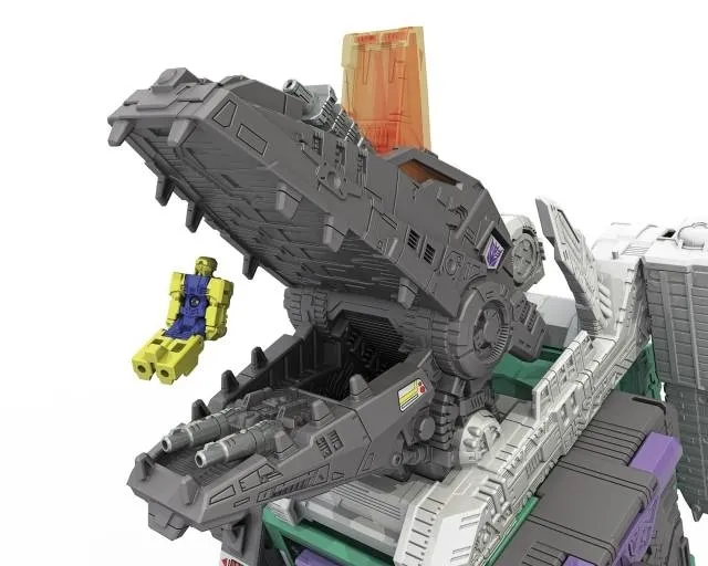 Trypticon and Full-Tilt Titan Class  | Transformers Generations Titans Return