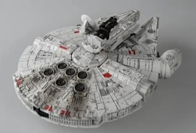 Millennium Falcon | Star Wars Powered by Transformers