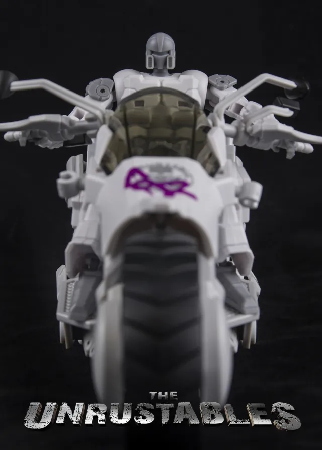 MM04A The Prospect Accesory Pack White Version | The Unrustables Cybertech Series | Mayhem Mechanics