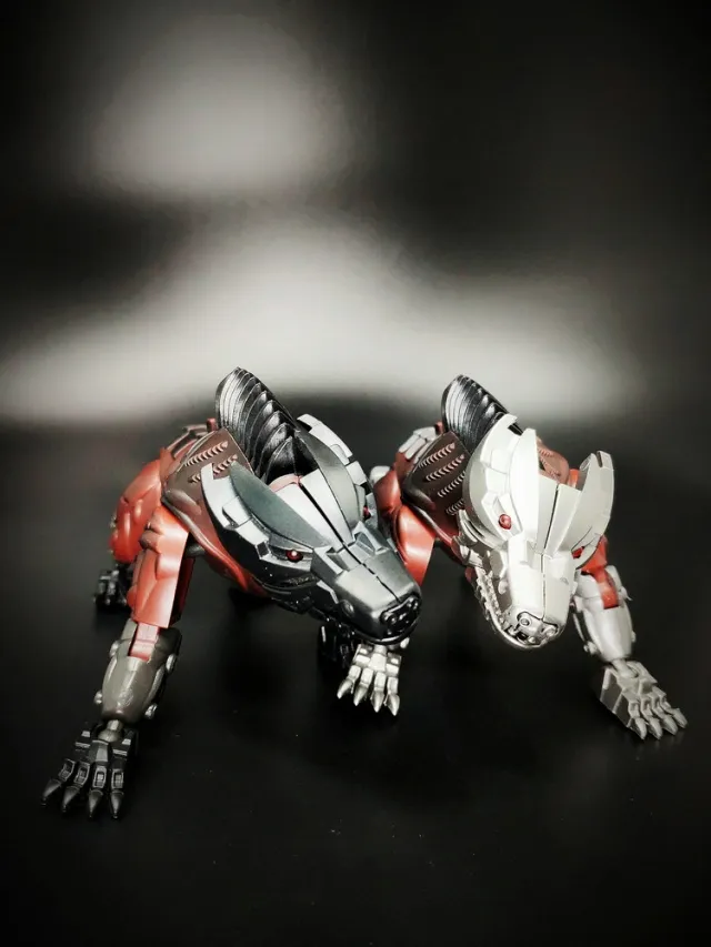 UT R-01 Dogs of War Set of 2 | Unique Toys