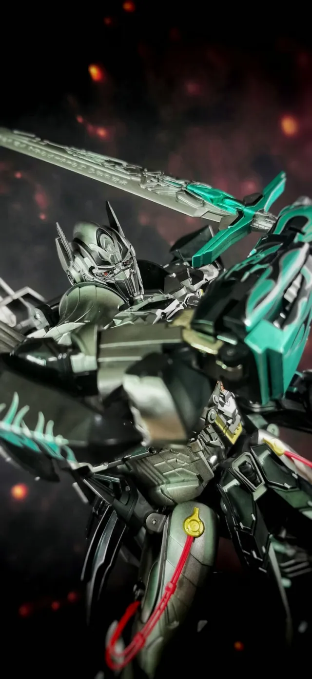 R-02B Challenger Black Version | Unique Toys