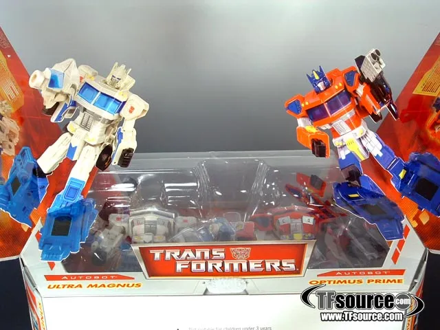 Voyager Class Optimus Prime and Ultra Magnus Giftset | Transformers Classics Robots In Disguise