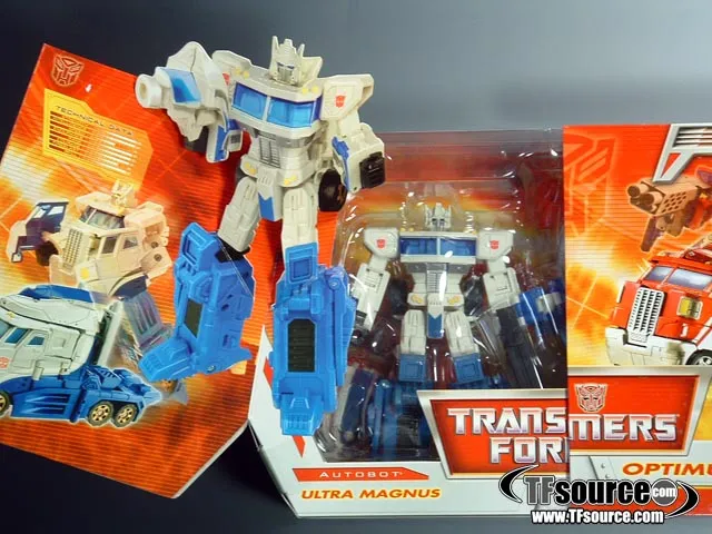 Voyager Class Optimus Prime and Ultra Magnus Giftset | Transformers Classics Robots In Disguise