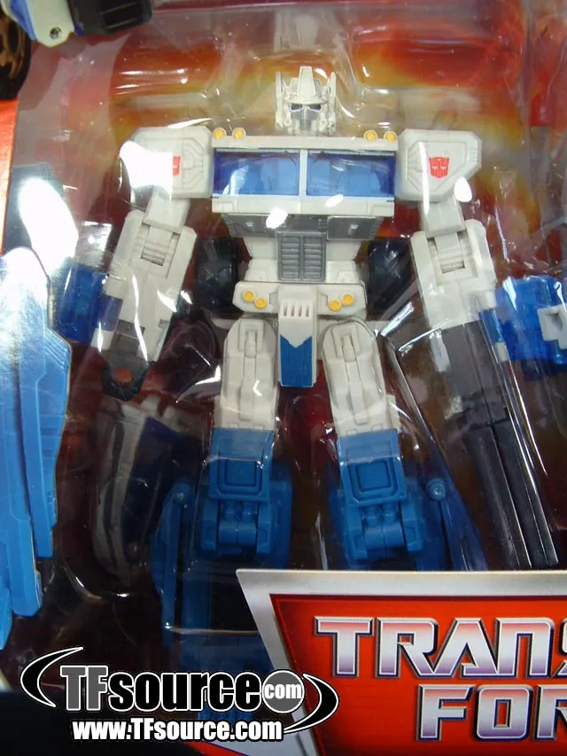 Voyager Class Optimus Prime and Ultra Magnus Giftset | Transformers Classics Robots In Disguise