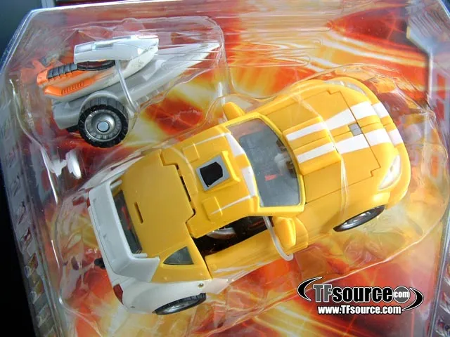 Deluxe Class Bumblebee | Transformers Classics Robots In Disguise