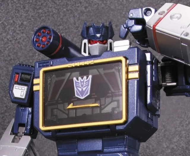MP-13 Soundwave and Laserbeak | Transformers Masterpiece
