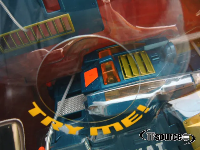 Ultra Class Onslaught Japanese Version G1 Paintjob | Transformers Universe