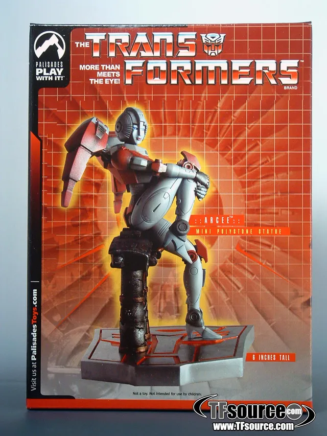 Arcee statue | Transformers G1 Generation One Palisades