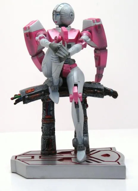 Arcee statue | Transformers G1 Generation One Palisades