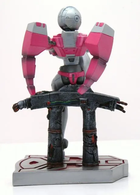 Arcee statue | Transformers G1 Generation One Palisades