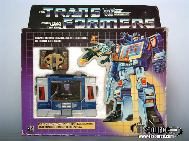 Soundwave with Buzzsaw Laserbeak Ravage MIB